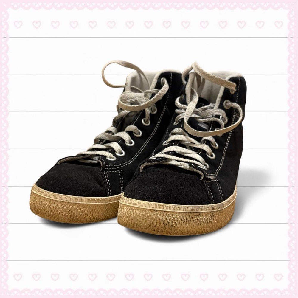 black and white unisex trainers